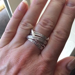 Diamond Crossover Ring, Baguette & Round diamonds